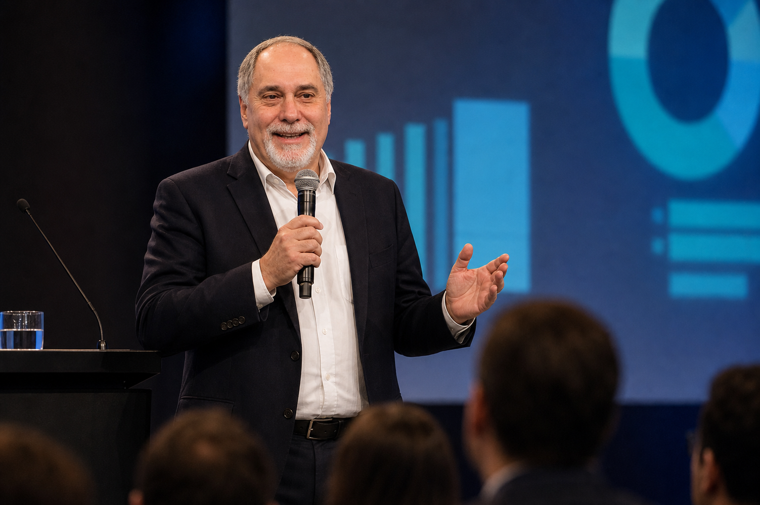 Gabriel Katz hablando en un evento profesional
